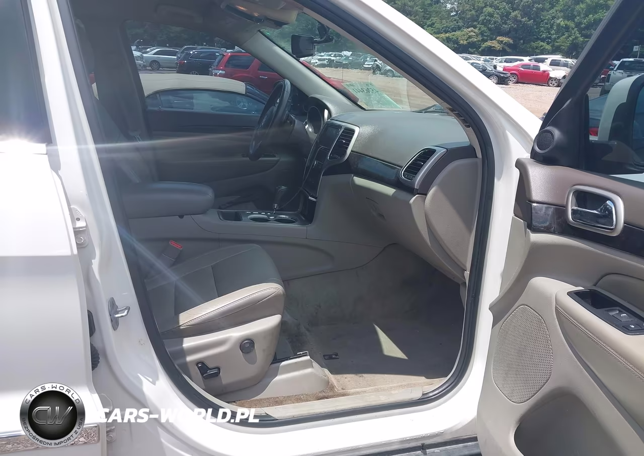 2012 Jeep Grand Cherokee Laredo VIN:1C4RJEAG3CC157554 - 5