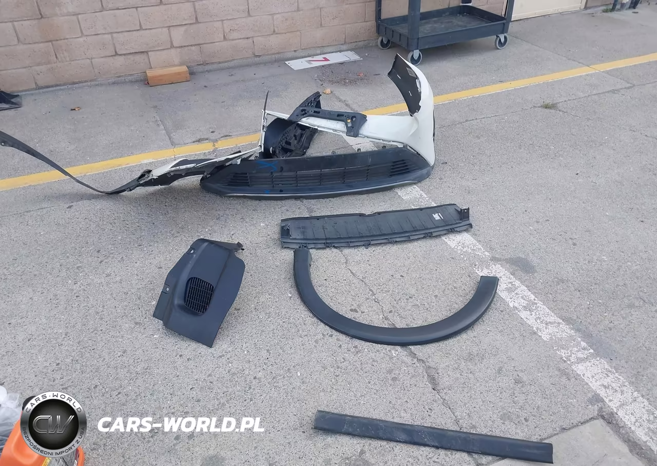 2018 Toyota Prius C One VIN:JTDKDTB35J1600448 - 12