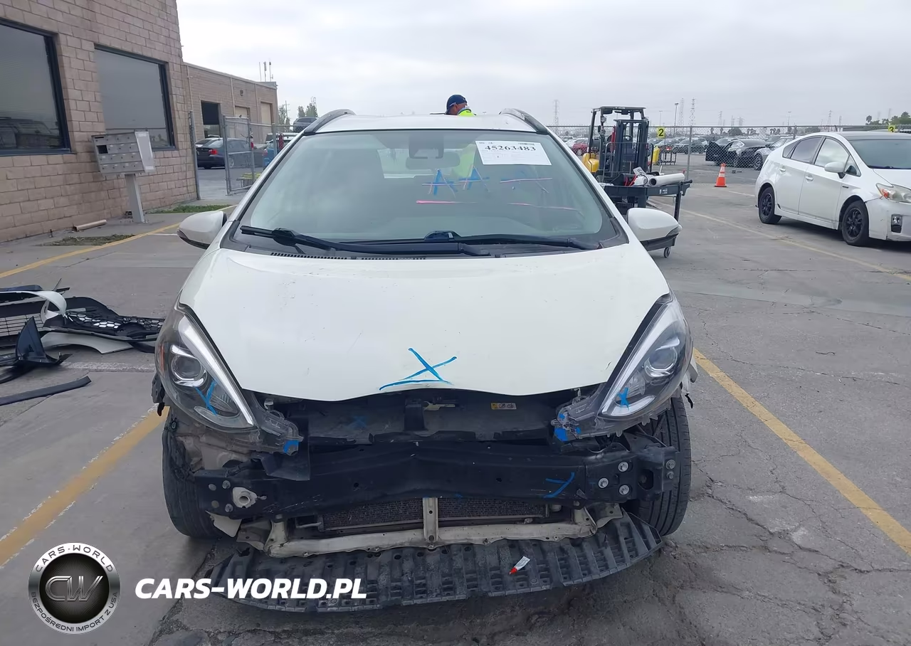 2018 Toyota Prius C One VIN:JTDKDTB35J1600448 - 13
