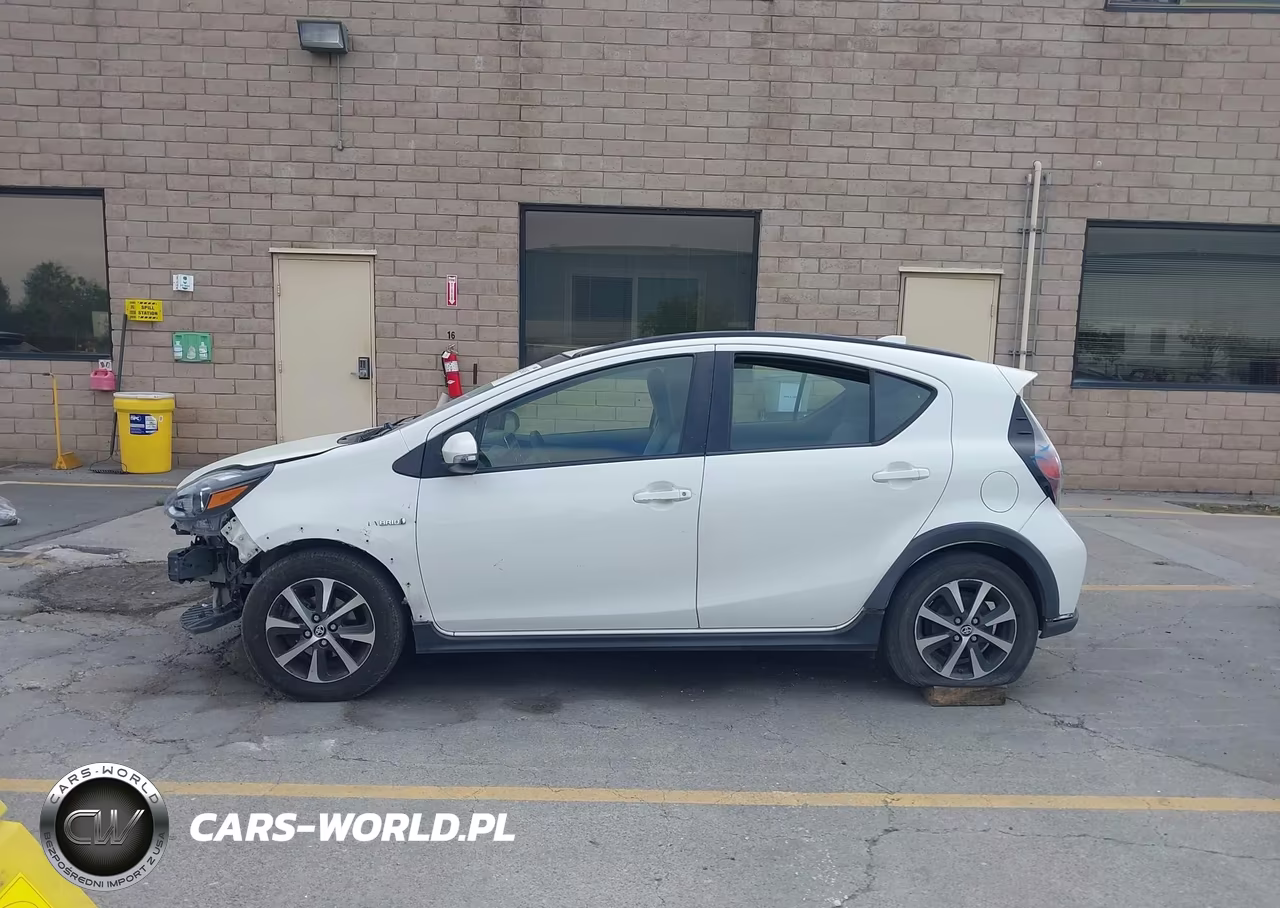 2018 Toyota Prius C One VIN:JTDKDTB35J1600448 - 15