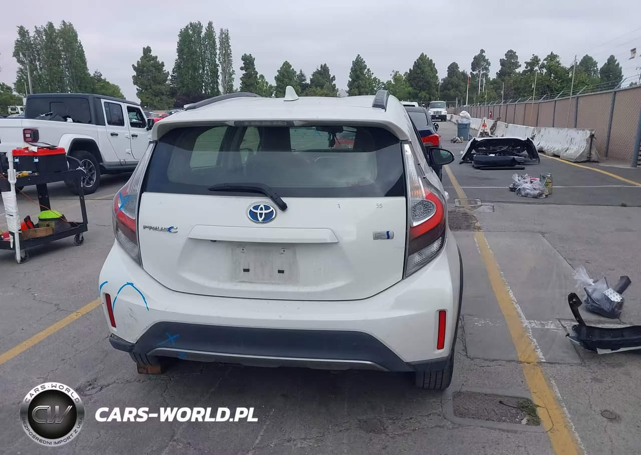 2018 Toyota Prius C One VIN:JTDKDTB35J1600448 - 17