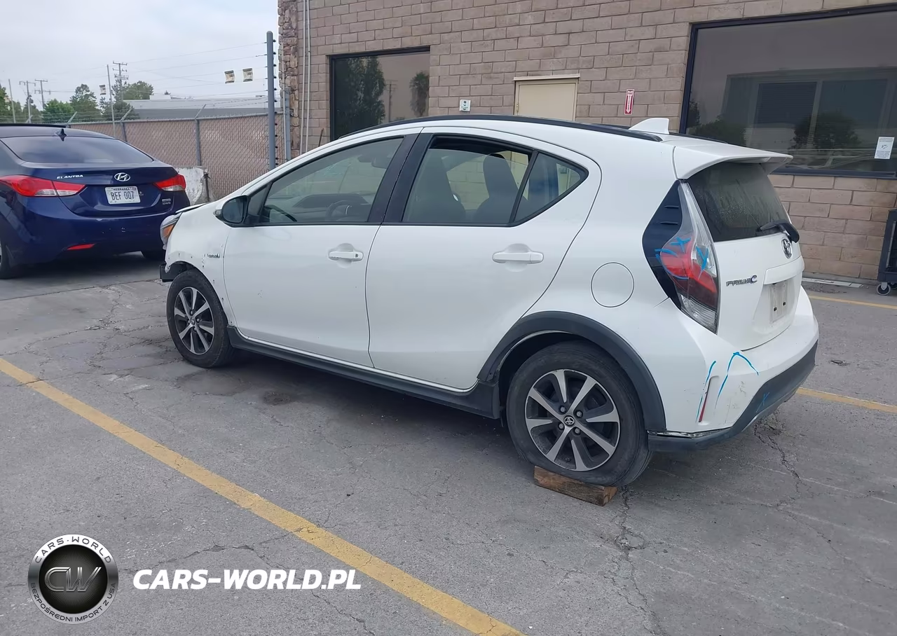 2018 Toyota Prius C One VIN:JTDKDTB35J1600448 - 3