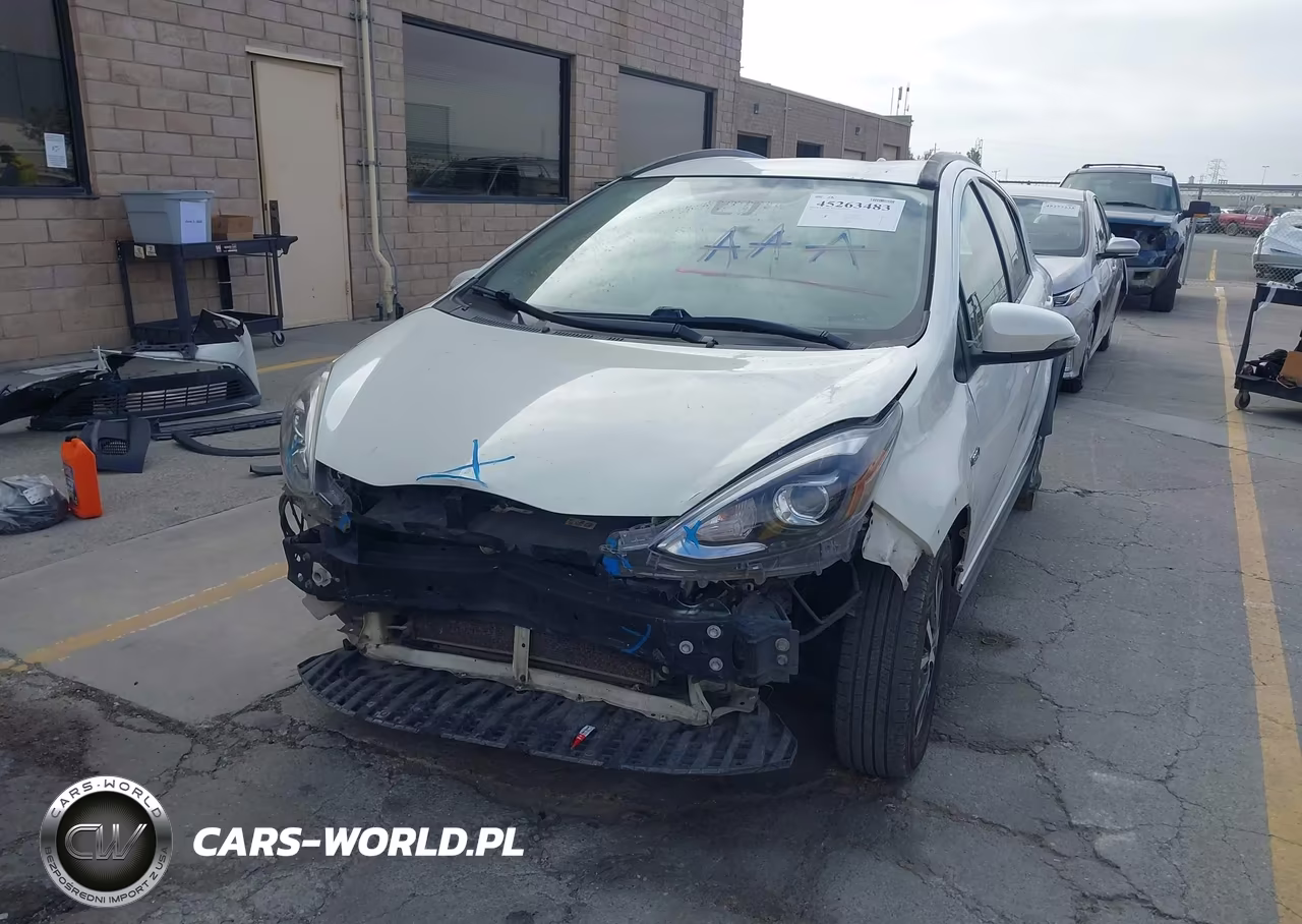 2018 Toyota Prius C One VIN:JTDKDTB35J1600448 - 6