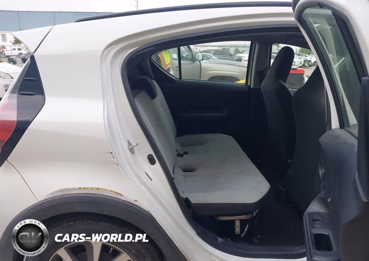 2018 Toyota Prius C One VIN:JTDKDTB35J1600448 - 8