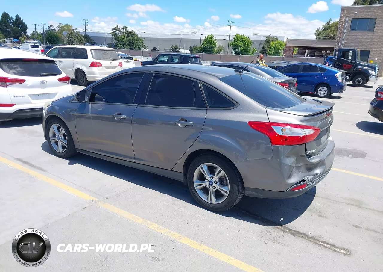 2012 Ford Focus Se VIN:1FAHP3F20CL175222 - 3