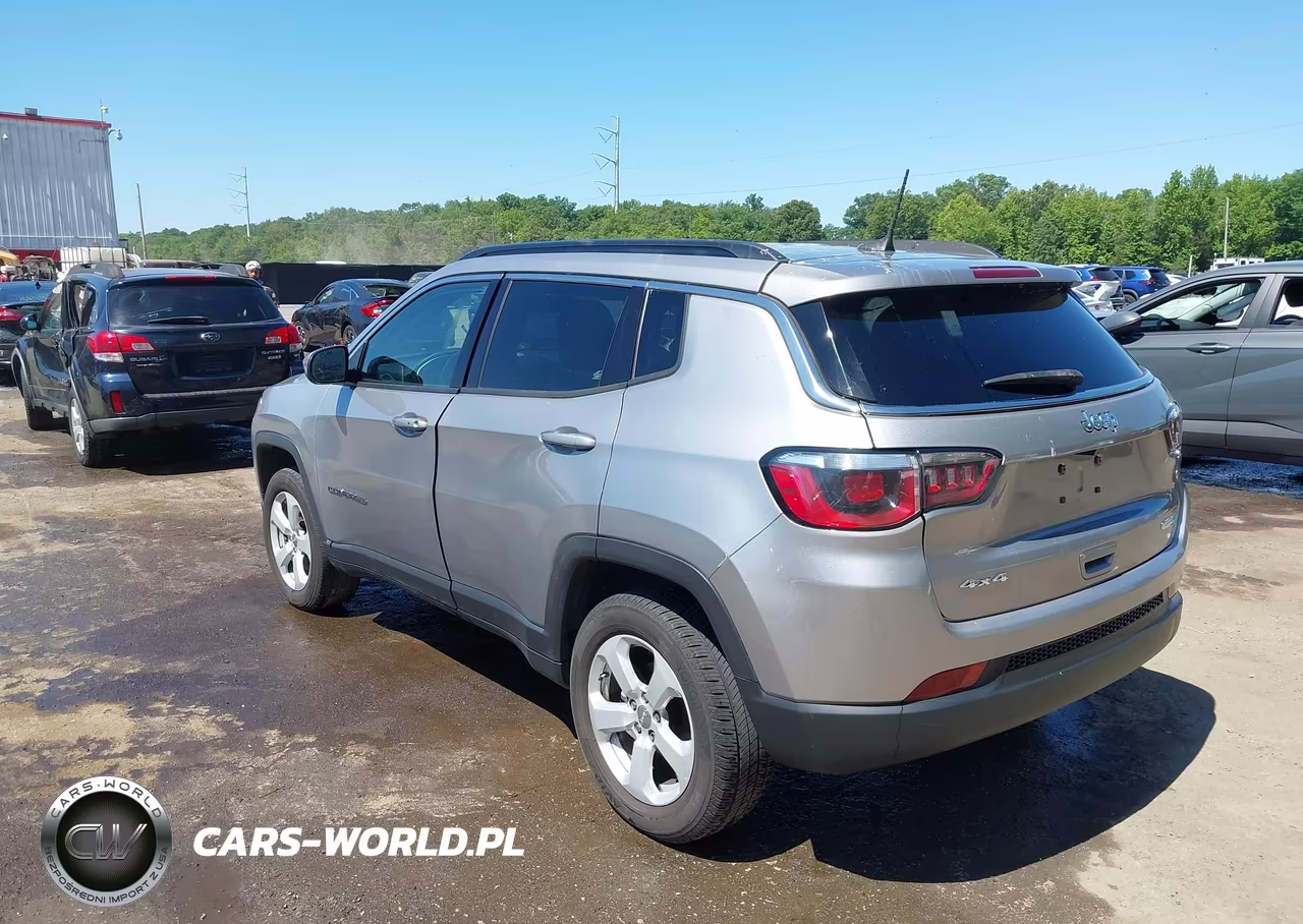 2019 Jeep Compass Latitude 4X4 VIN:3C4NJDBB1KT597173 - 3