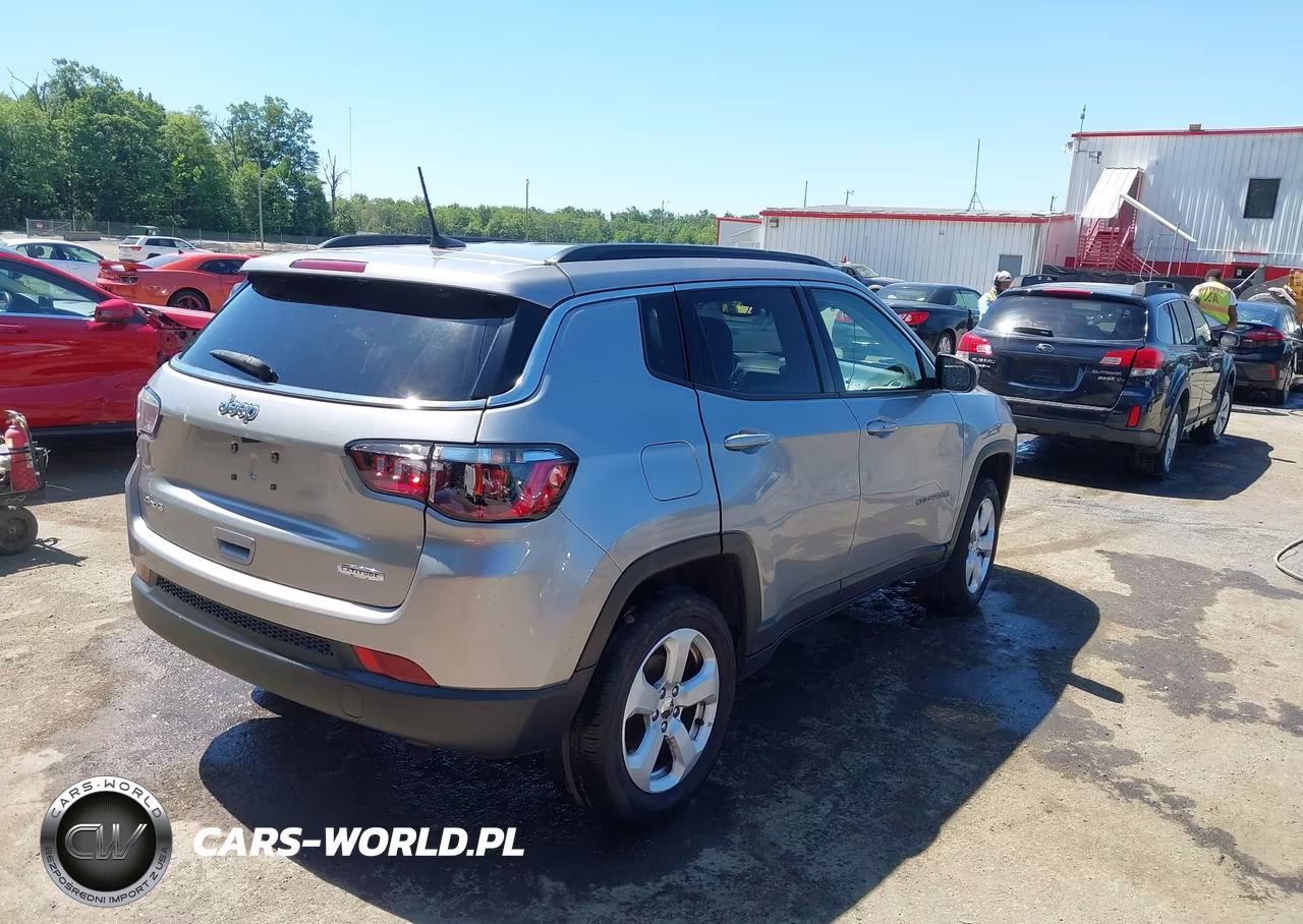 2019 Jeep Compass Latitude 4X4 VIN:3C4NJDBB1KT597173 - 4