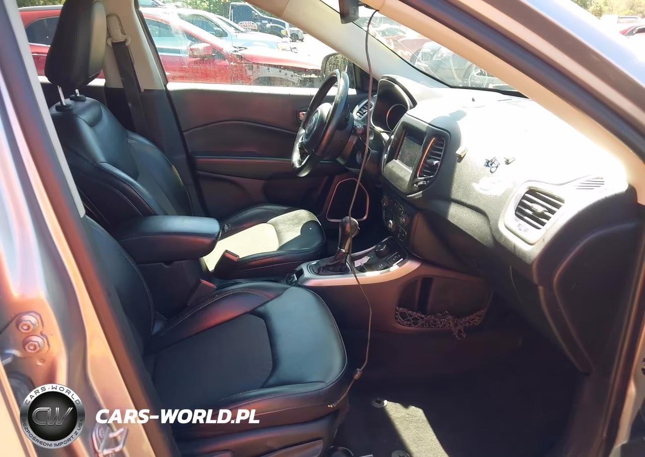 2019 Jeep Compass Latitude 4X4 VIN:3C4NJDBB1KT597173 - 5