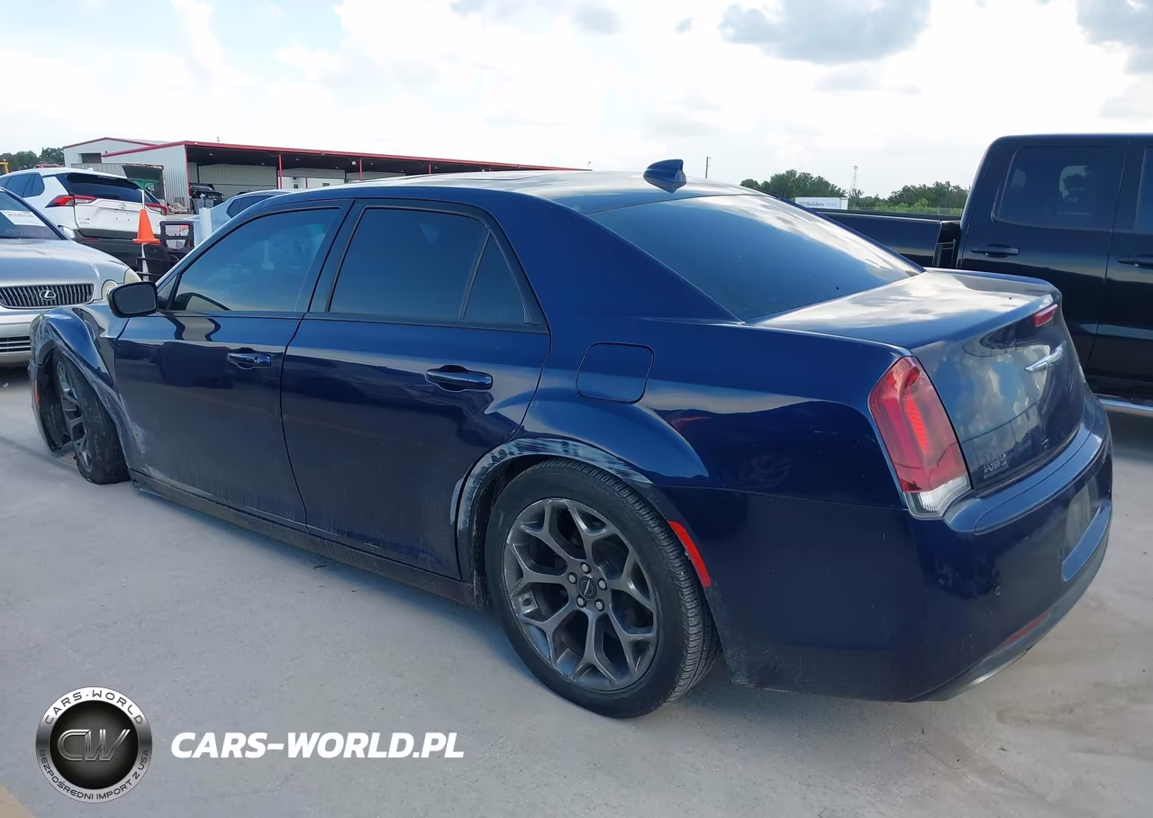 2015 Chrysler 300 300S VIN:2C3CCABG7FH746765 - 3