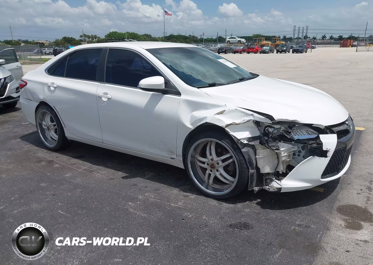 2015 Toyota Camry Se – zdjęcie 1 z 17