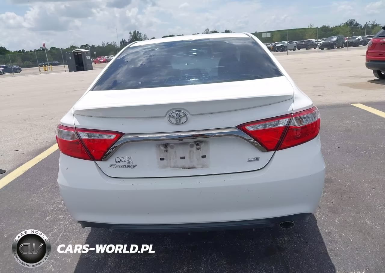 2015 Toyota Camry Se VIN:4T1BF1FK9FU921734 - 17