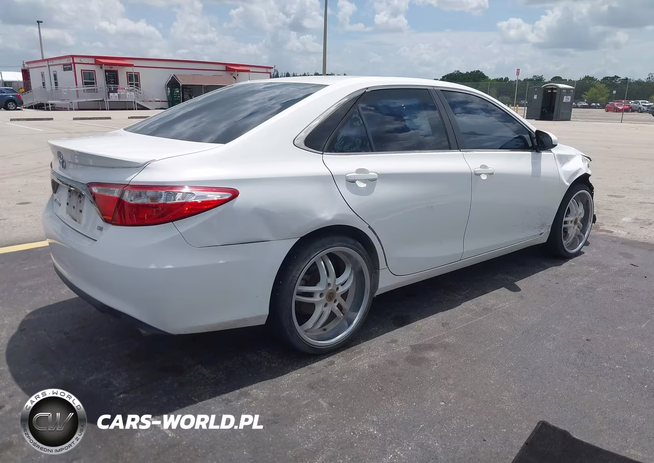 2015 Toyota Camry Se VIN:4T1BF1FK9FU921734 - 4