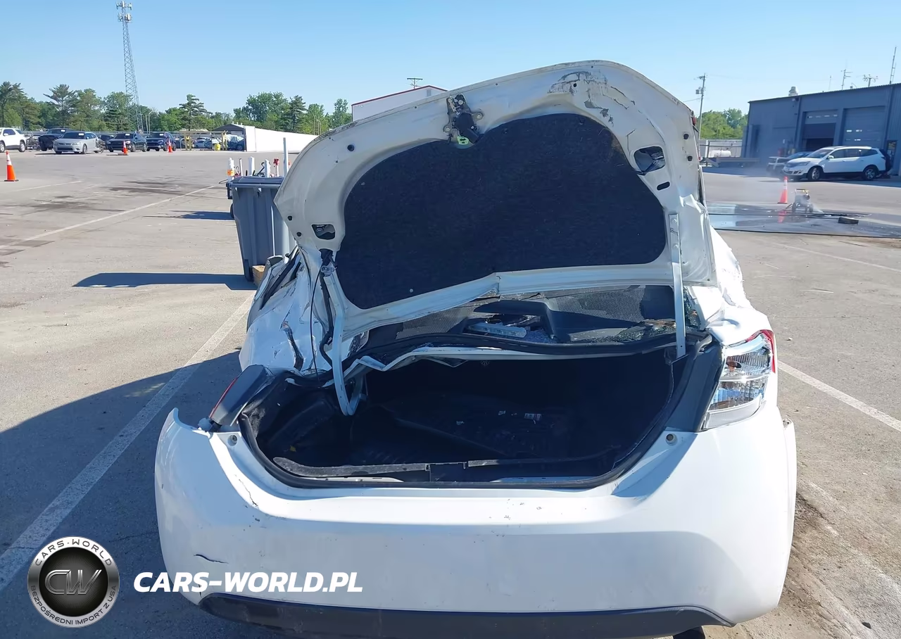 2017 Toyota Corolla Le VIN:5YFBURHE2HP625647 - 12