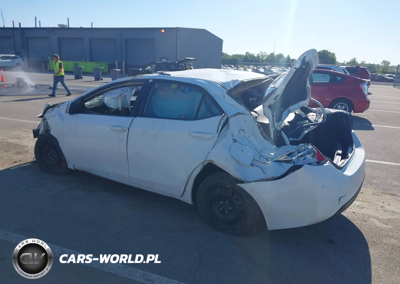 2017 Toyota Corolla Le VIN:5YFBURHE2HP625647 - 3