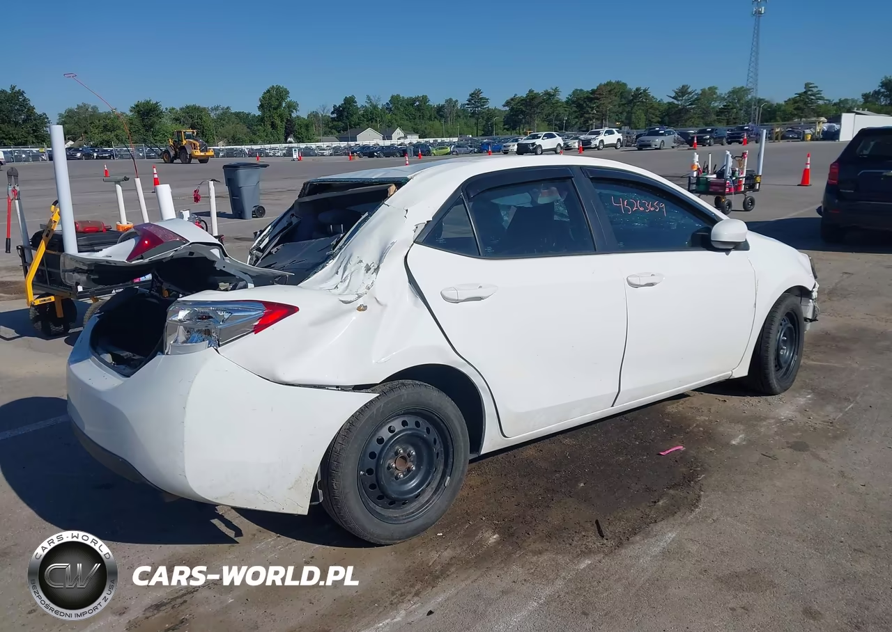 2017 Toyota Corolla Le VIN:5YFBURHE2HP625647 - 4