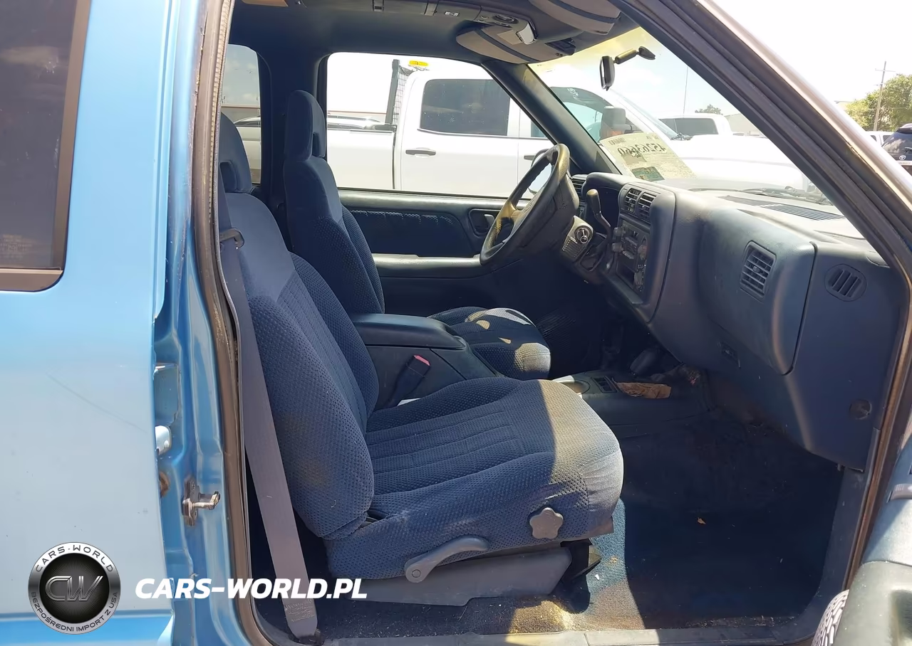 1996 Chevrolet Blazer VIN:1GNDT13W4T2139708 - 5