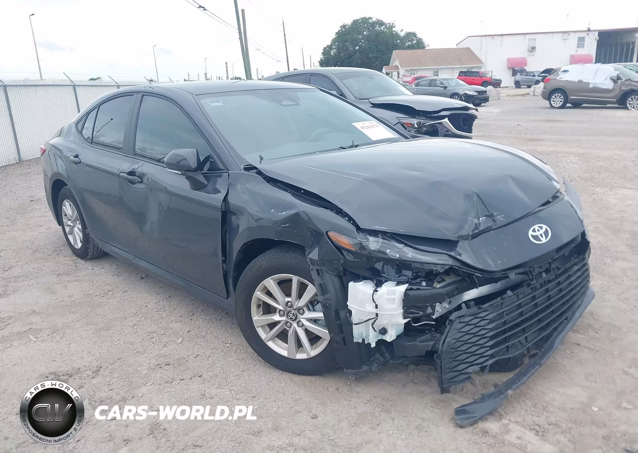 2025 Toyota Camry Le – zdjęcie 1 z 16