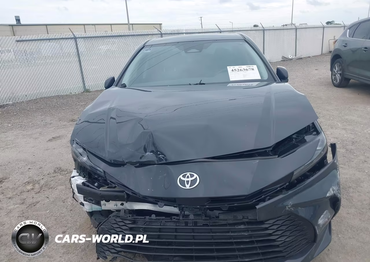 2025 Toyota Camry Le VIN:4T1DAACKXSU615728 - 12