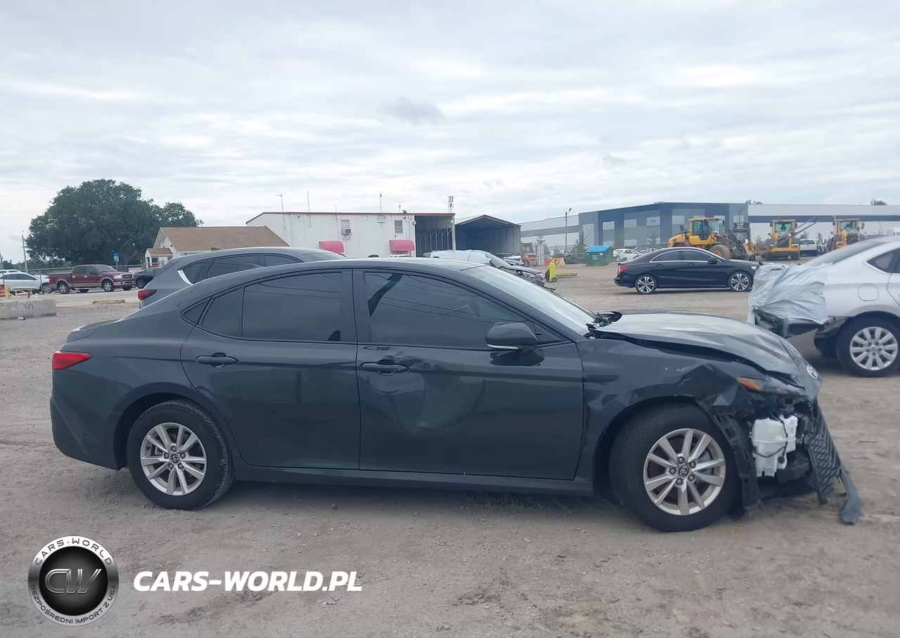 2025 Toyota Camry Le VIN:4T1DAACKXSU615728 - 13