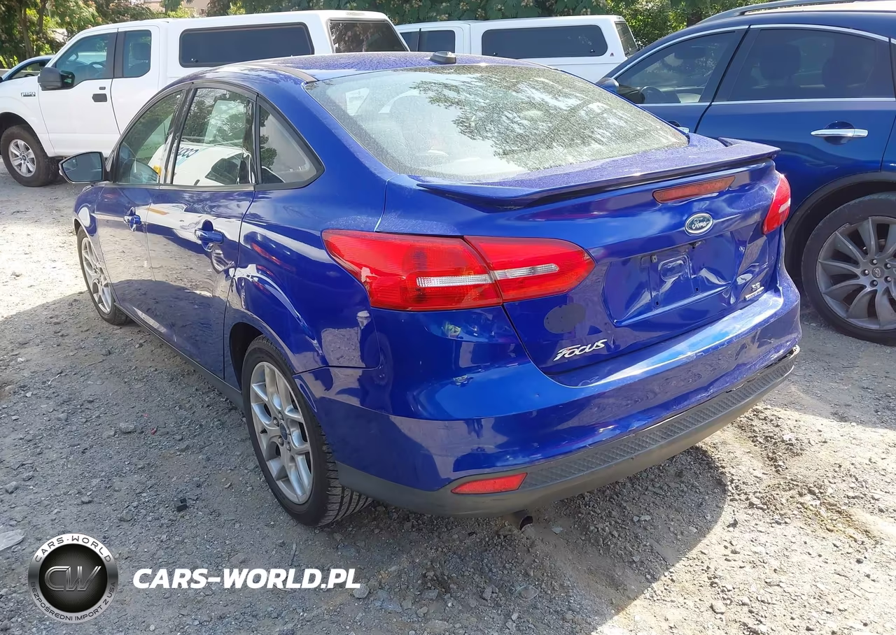 2015 Ford Focus Se VIN:1FADP3F21FL381863 - 3