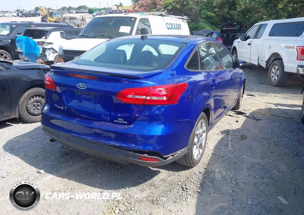 2015 Ford Focus Se VIN:1FADP3F21FL381863 - 4
