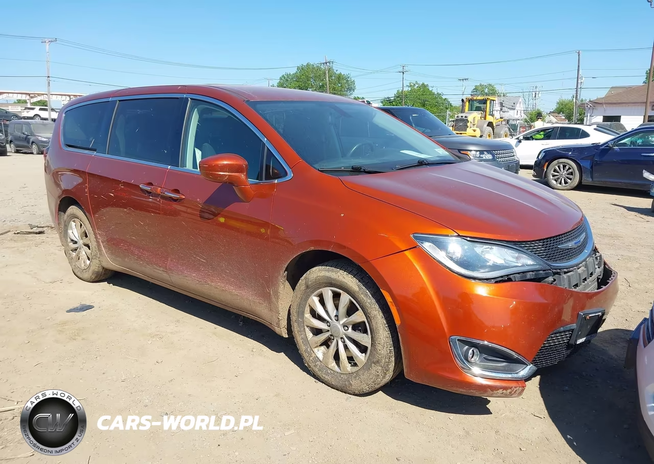 2018 Chrysler Pacifica Touring Plus – zdjęcie 1 z 17
