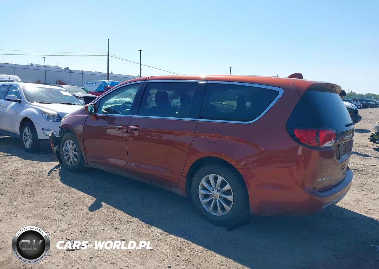 2018 Chrysler Pacifica Touring Plus VIN:2C4RC1FG8JR350458 - 3