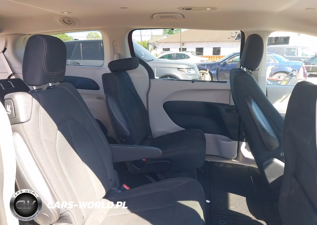 2018 Chrysler Pacifica Touring Plus VIN:2C4RC1FG8JR350458 - 8