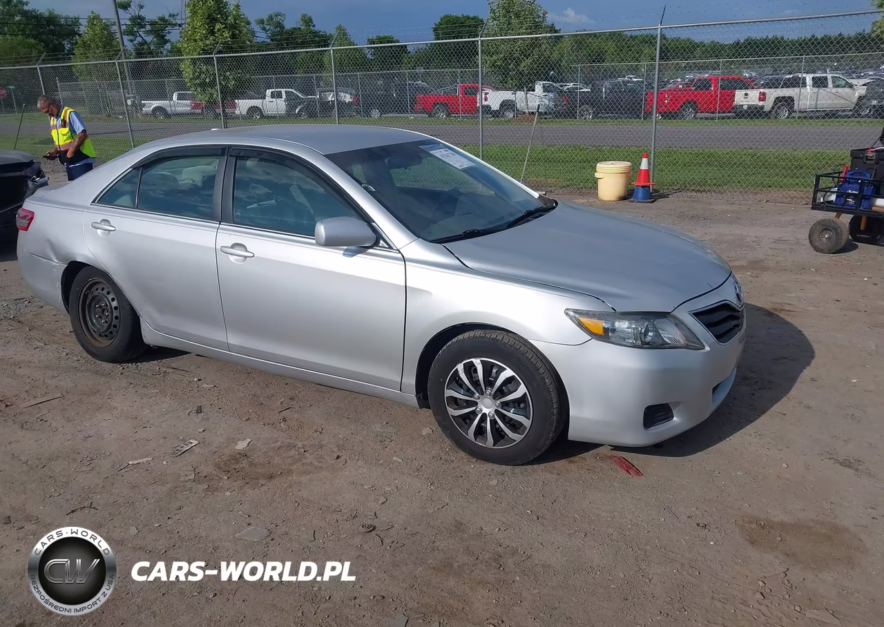 2011 Toyota Camry Le – zdjęcie 1 z 16