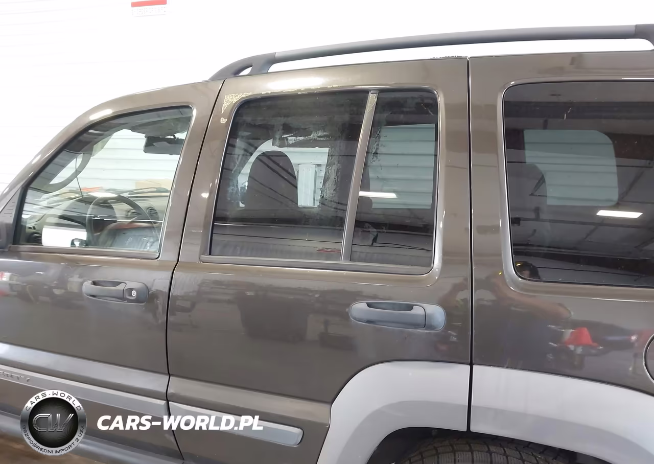 2005 Jeep Liberty Sport VIN:1J4GL48K65W705855 - 13
