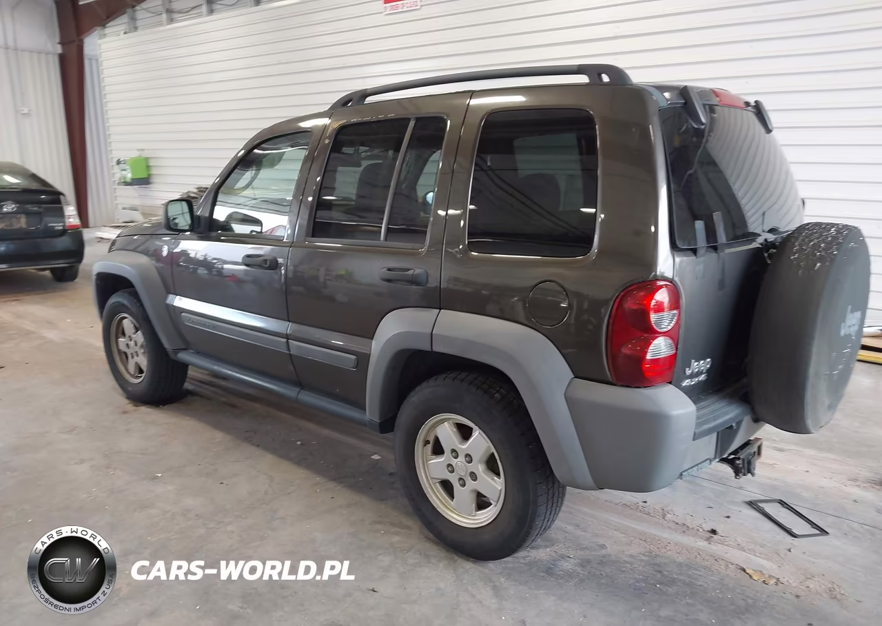 2005 Jeep Liberty Sport VIN:1J4GL48K65W705855 - 3