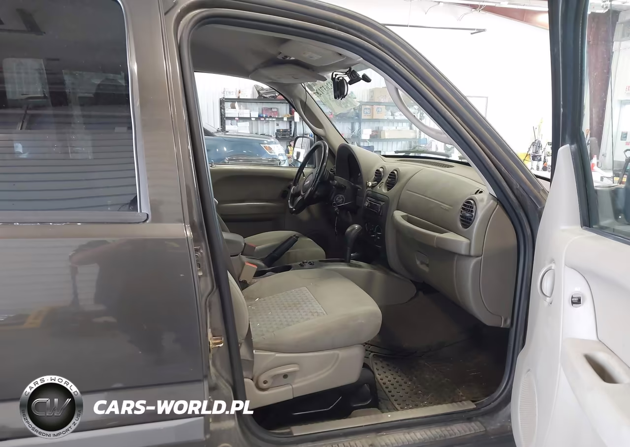 2005 Jeep Liberty Sport VIN:1J4GL48K65W705855 - 5