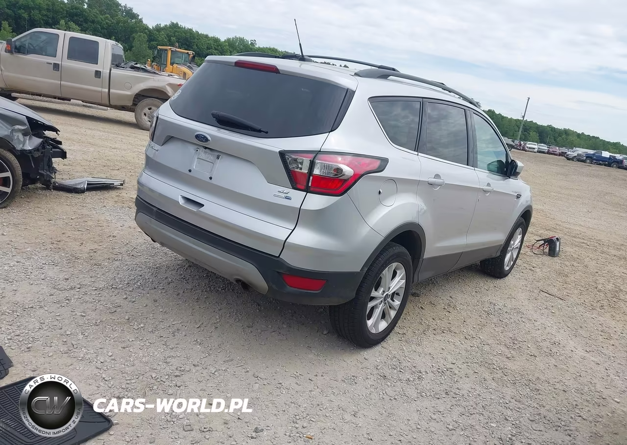 2017 Ford Escape Se VIN:1FMCU9GD0HUE98666 - 4