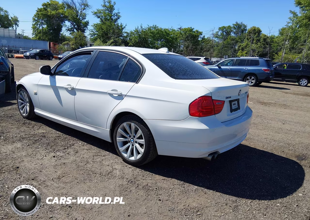 2011 BMW 328I xDrive VIN:WBAPK5G51BNN28544 - 3
