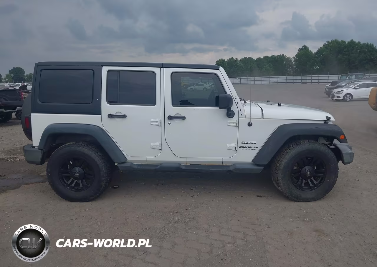 2013 Jeep Wrangler Unlimited Sport VIN:1C4BJWDG4DL505527 - 13