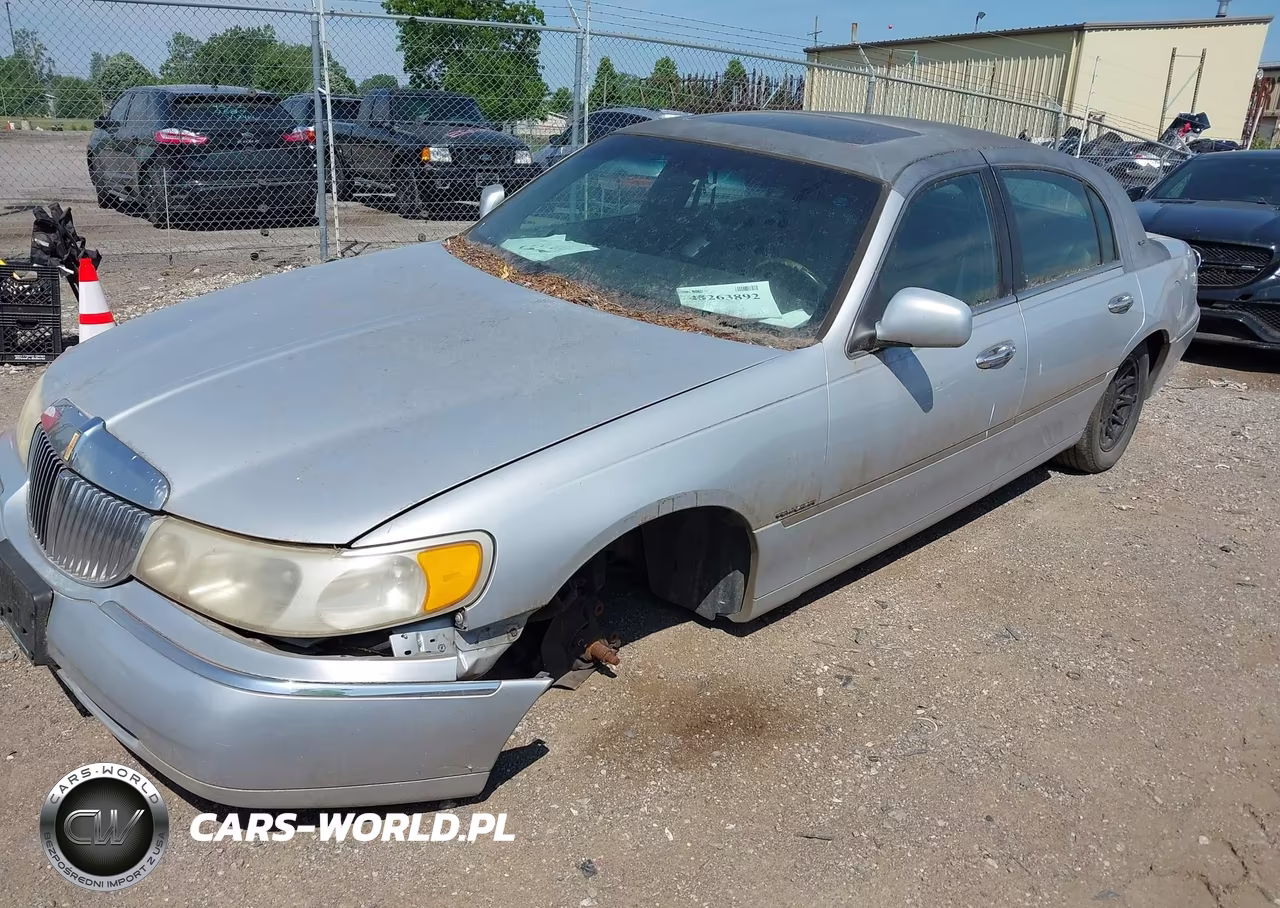 1998 Lincoln Town Car Signature VIN:1LNFM82W1WY656499 - 2