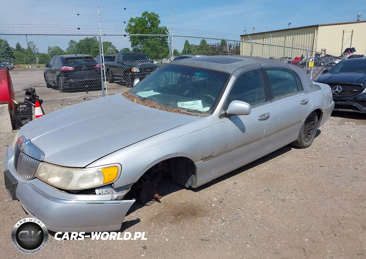1998 Lincoln Town Car Signature VIN:1LNFM82W1WY656499 - 6