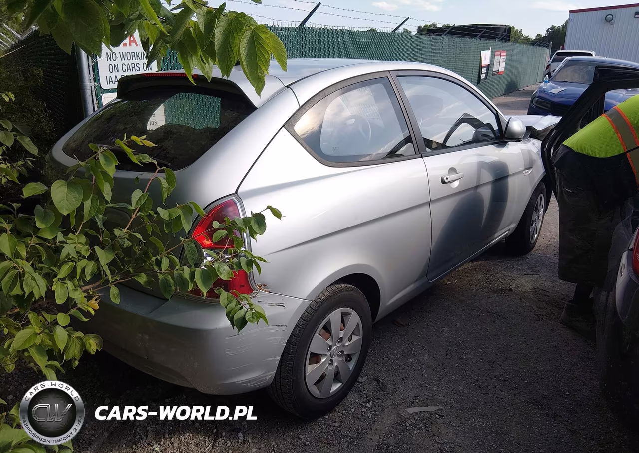 2010 Hyundai Accent Gs VIN:KMHCM3AC6AU166637 - 4