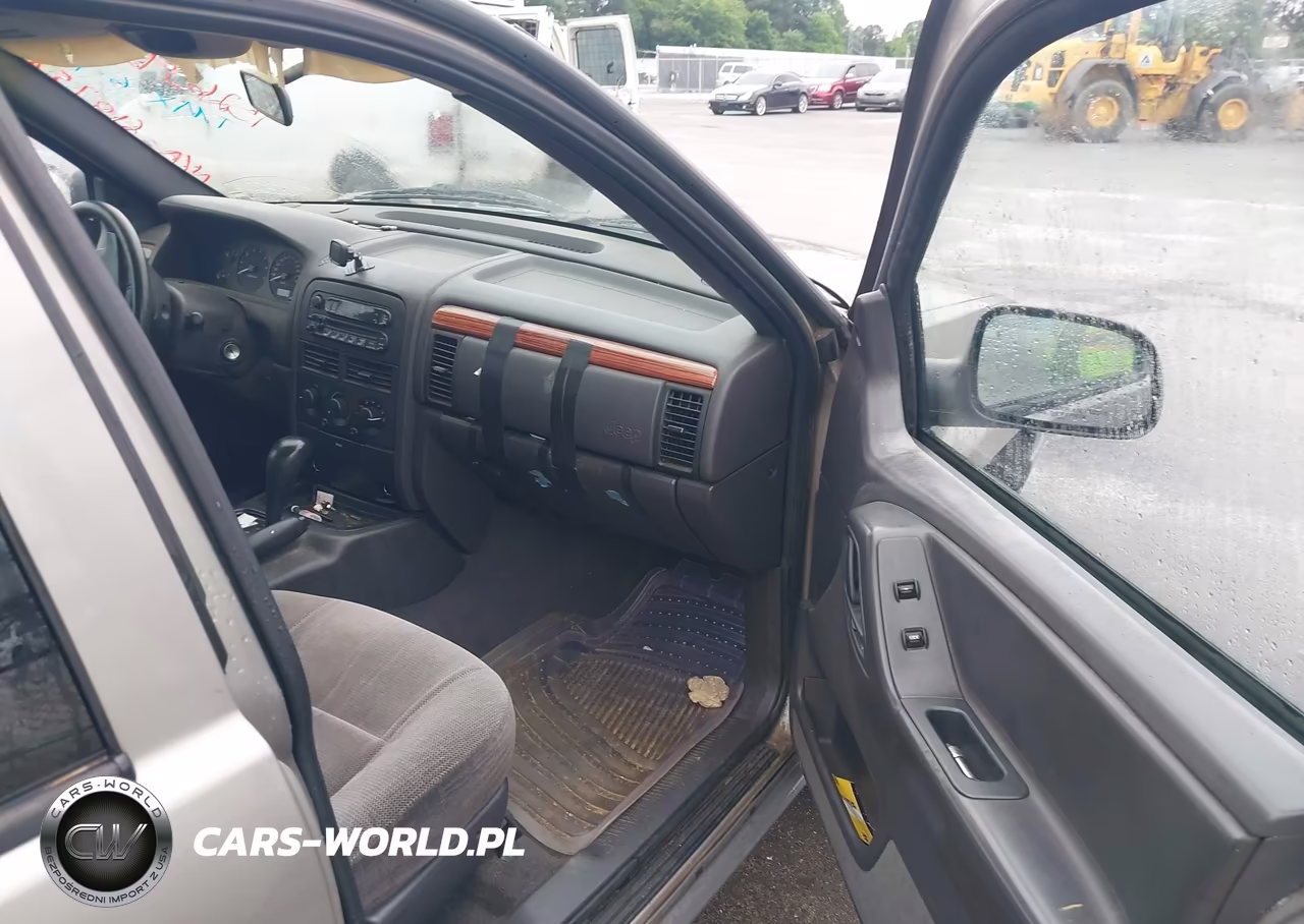 1999 Jeep Grand Cherokee Laredo VIN:1J4G258S8XC610758 - 5