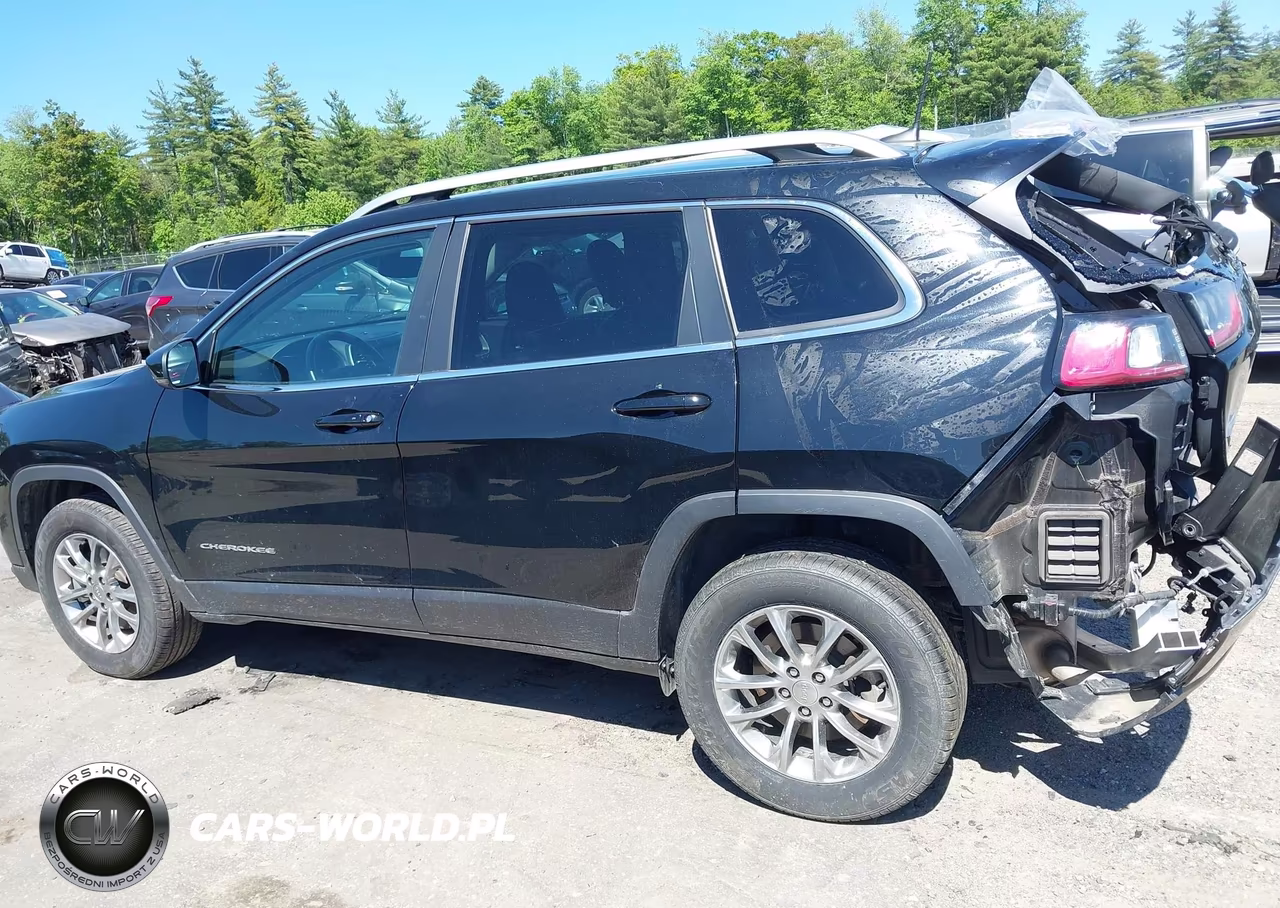 2021 Jeep Cherokee Latitude Plus 4X4 VIN:1C4PJMLB2MD158645 - 15