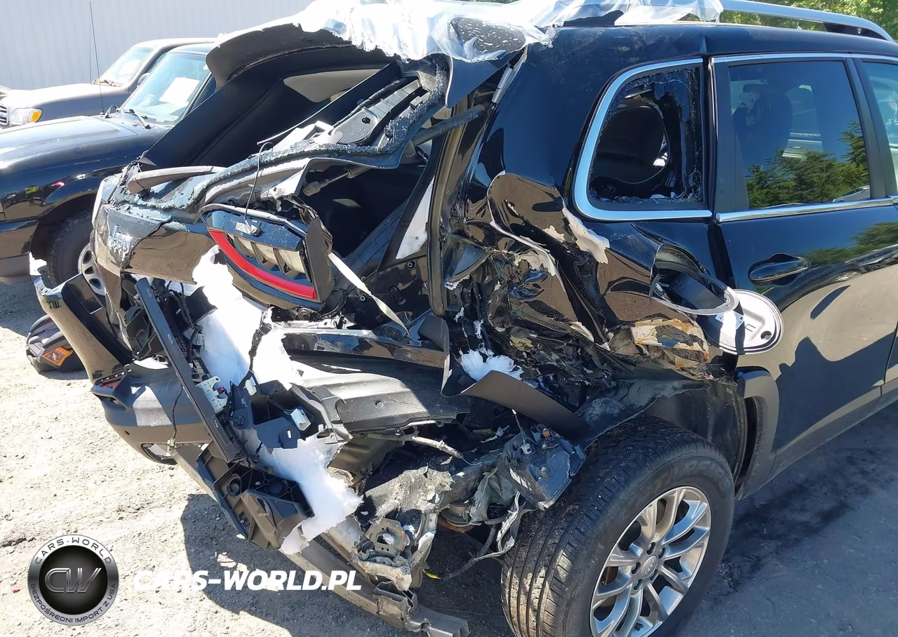 2021 Jeep Cherokee Latitude Plus 4X4 VIN:1C4PJMLB2MD158645 - 6