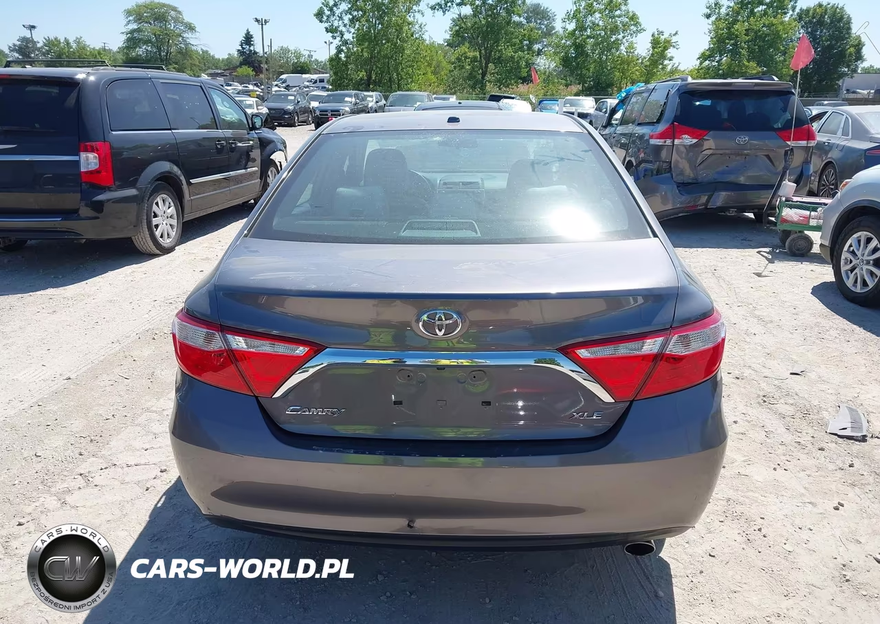 2015 Toyota Camry Xle VIN:4T4BF1FKXFR480220 - 16
