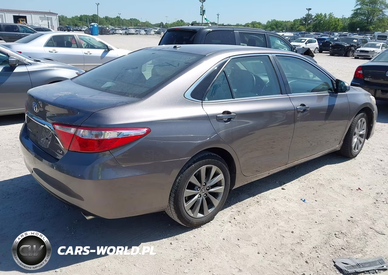 2015 Toyota Camry Xle VIN:4T4BF1FKXFR480220 - 4