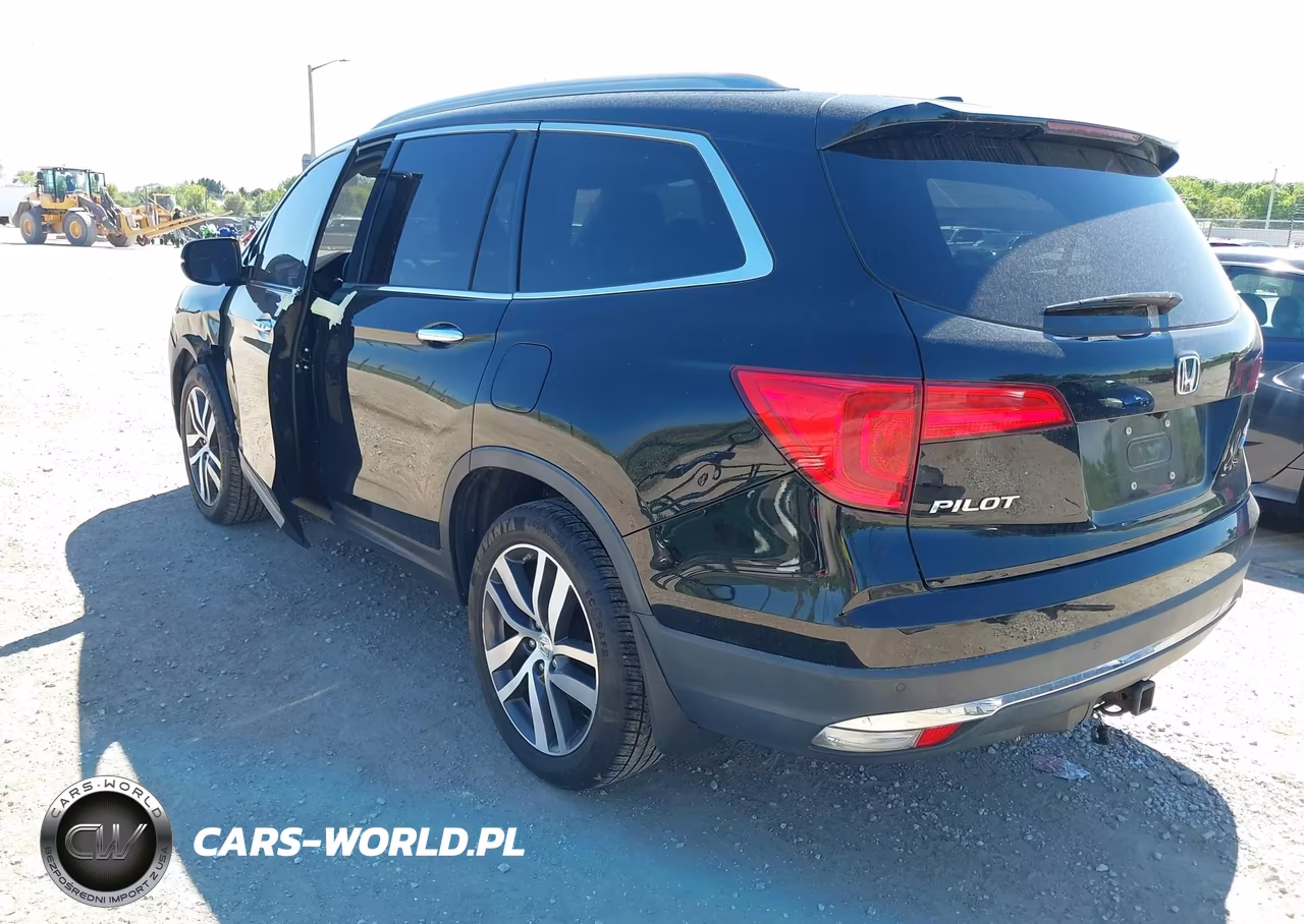 2017 Honda Pilot Touring VIN:5FNYF6H9XHB105374 - 3