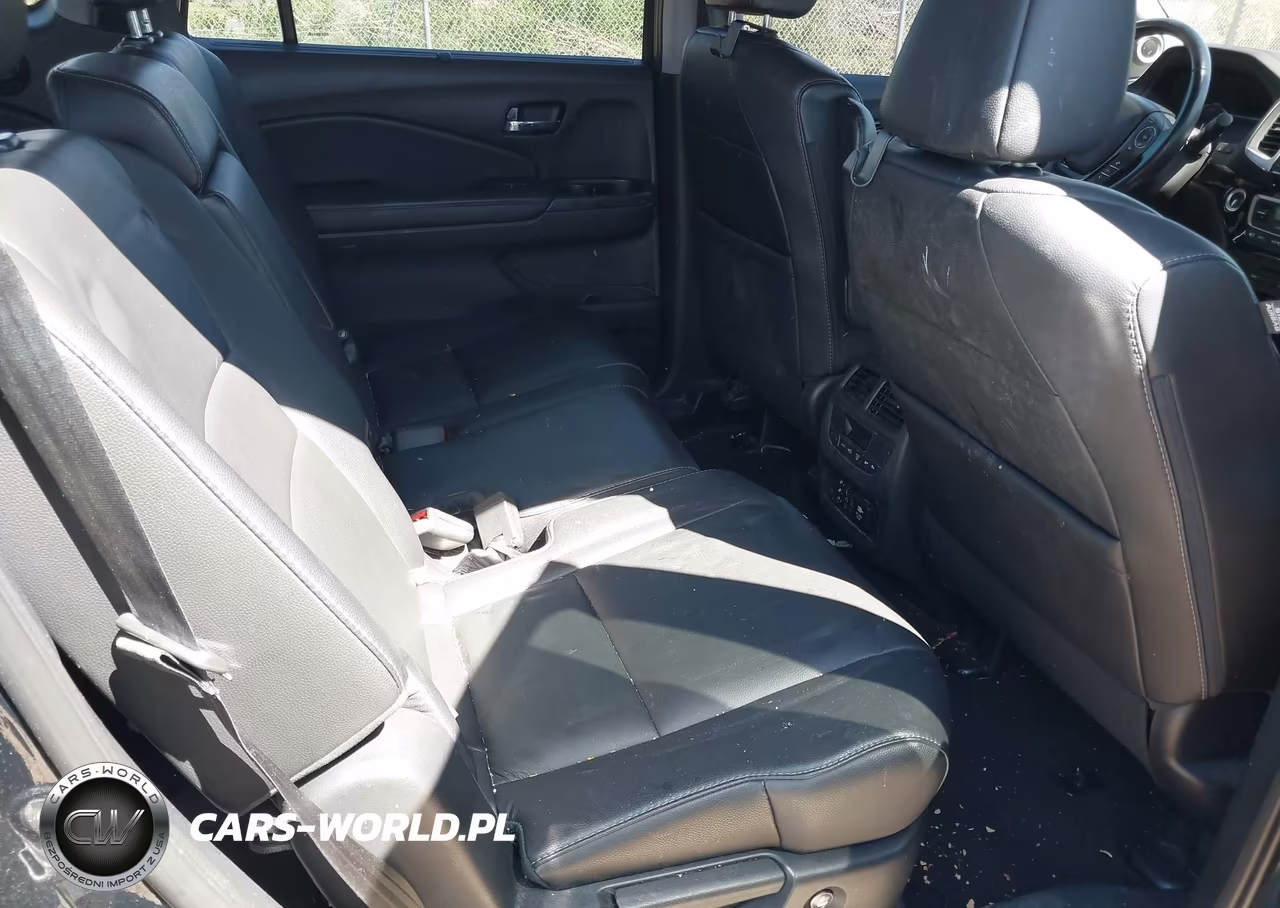 2017 Honda Pilot Touring VIN:5FNYF6H9XHB105374 - 8
