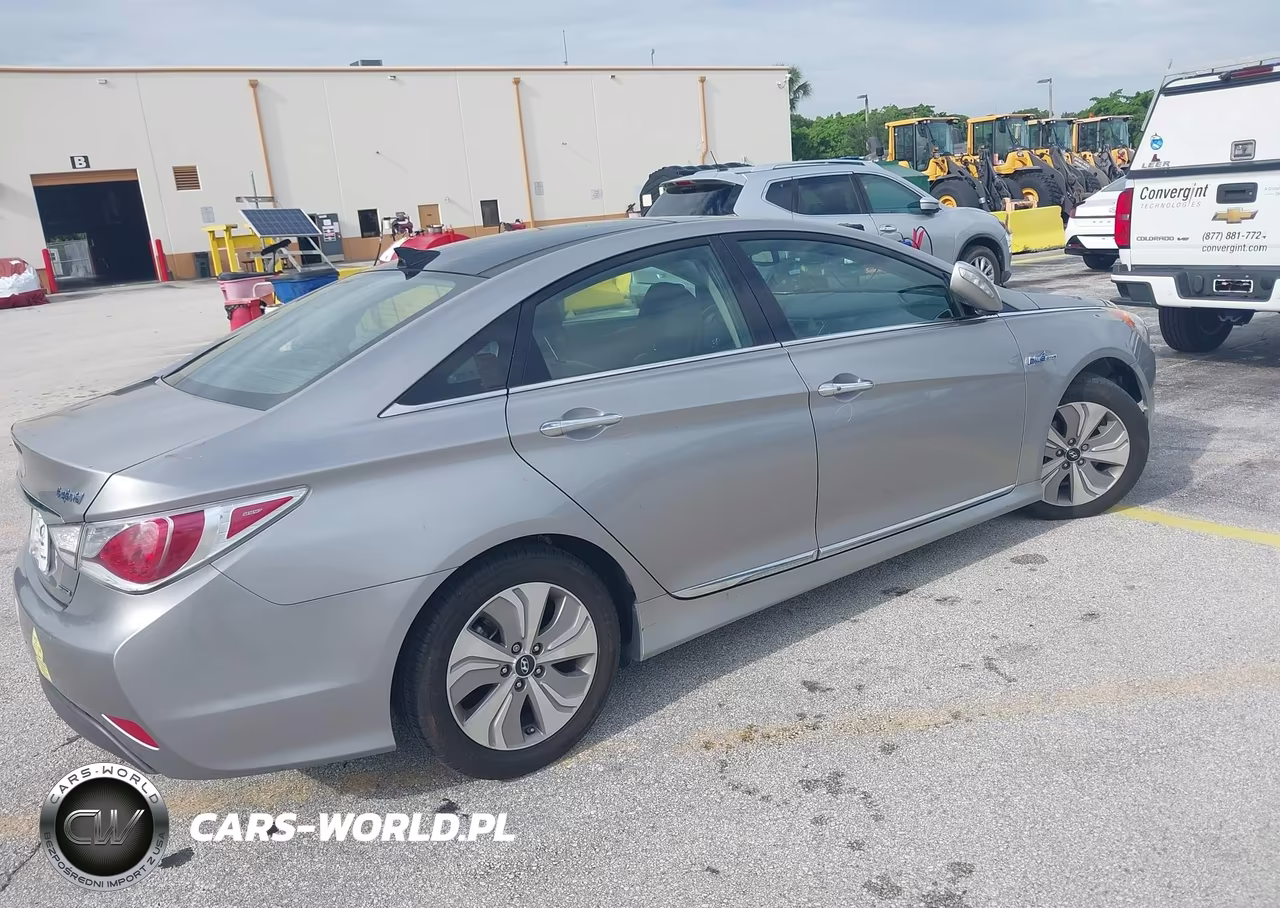 2014 Hyundai Sonata Hybrid Limited VIN:KMHEC4A4XEA104367 - 4