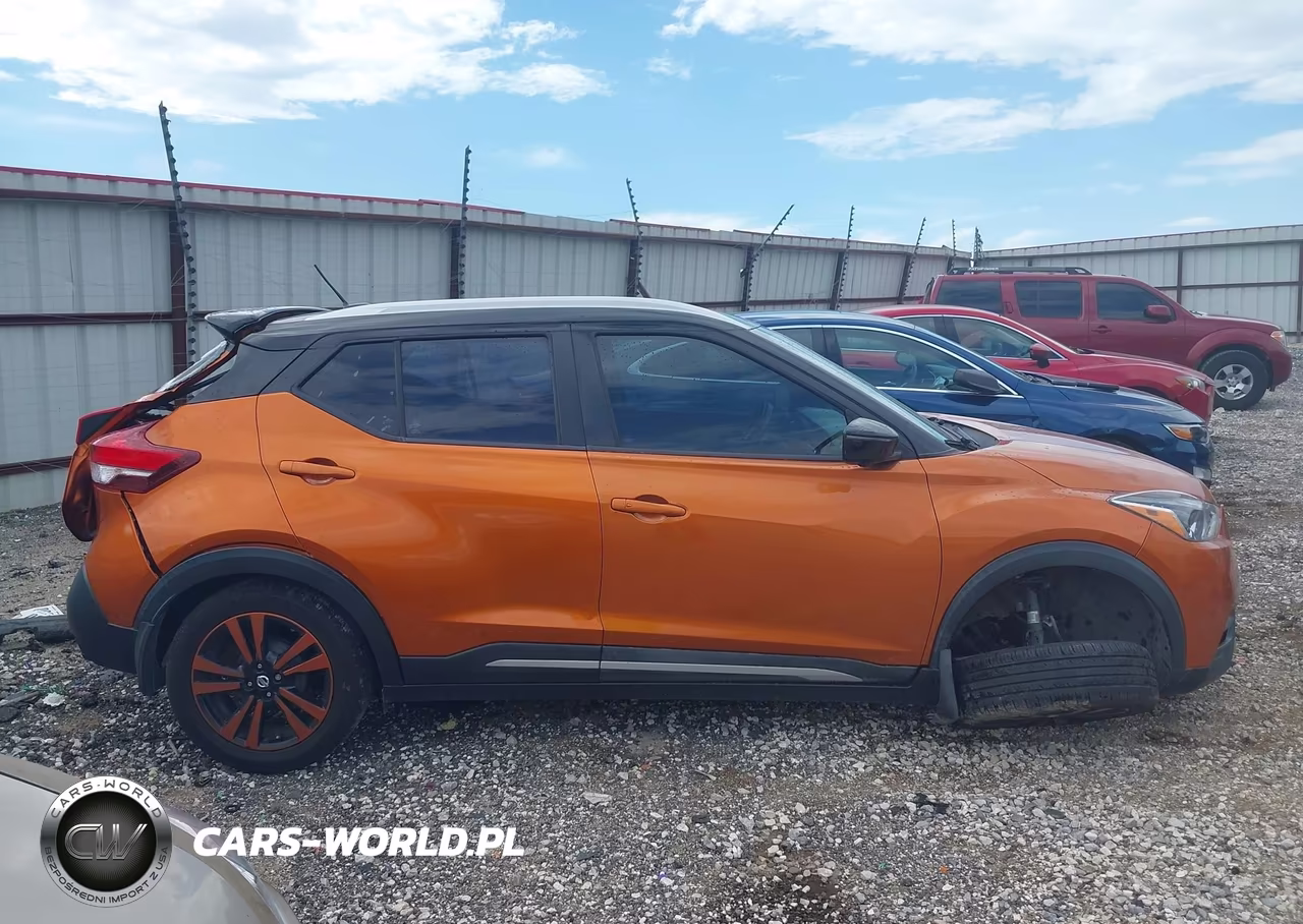 2018 Nissan Kicks Sr VIN:3N1CP5CU0JL524356 - 13