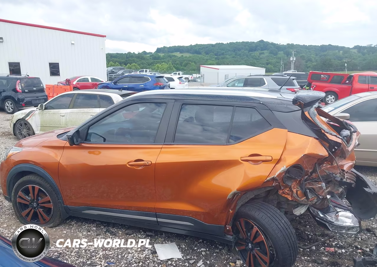 2018 Nissan Kicks Sr VIN:3N1CP5CU0JL524356 - 14