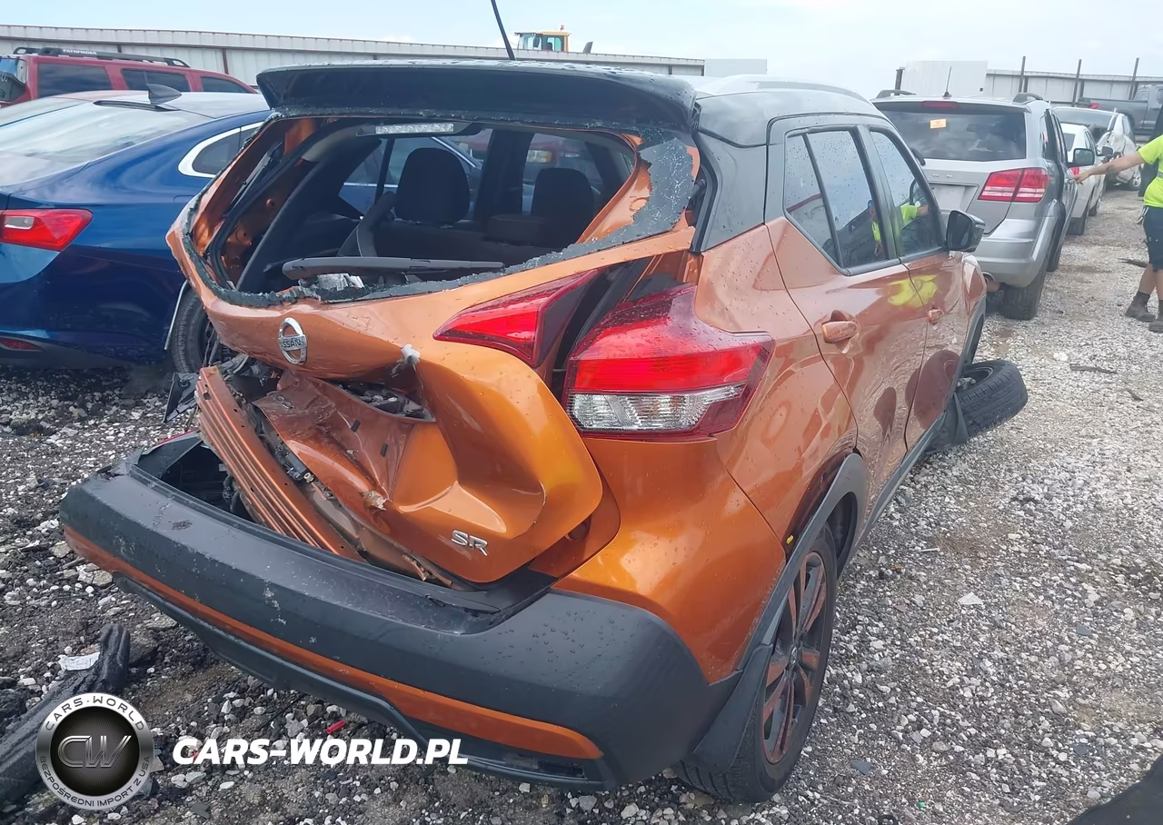 2018 Nissan Kicks Sr VIN:3N1CP5CU0JL524356 - 4