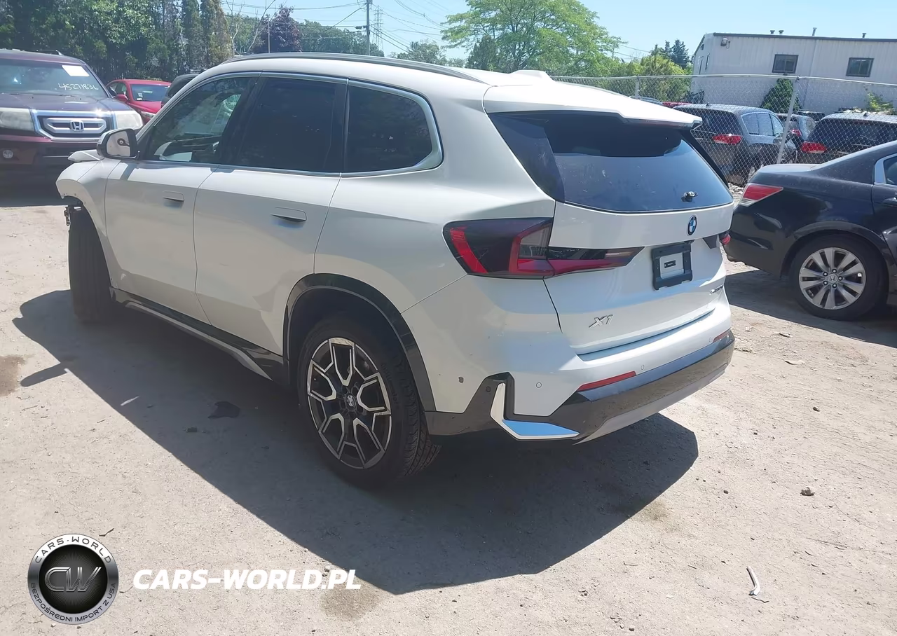 2025 BMW X1 xDrive28I VIN:WBX73EF0XS5326780 - 3